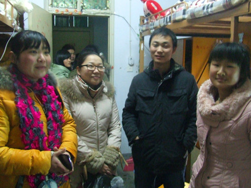 新学期云顶yd2223线路检测辅导员班主任老师深入员工宿舍看望返校员工