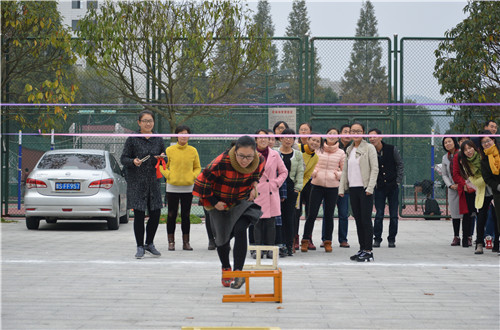 云顶yd2223线路检测积极组织“国培计划”教师开展素质拓展活动