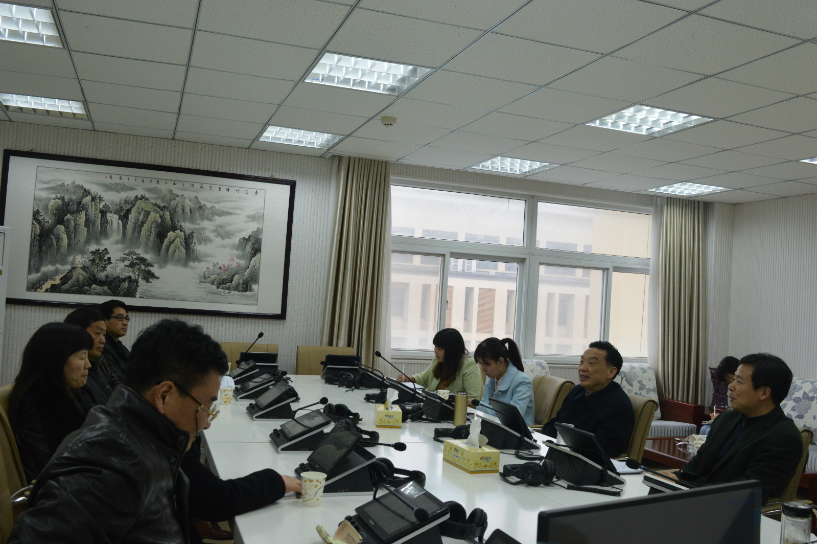 云顶yd2223线路检测举办退休教师座谈会