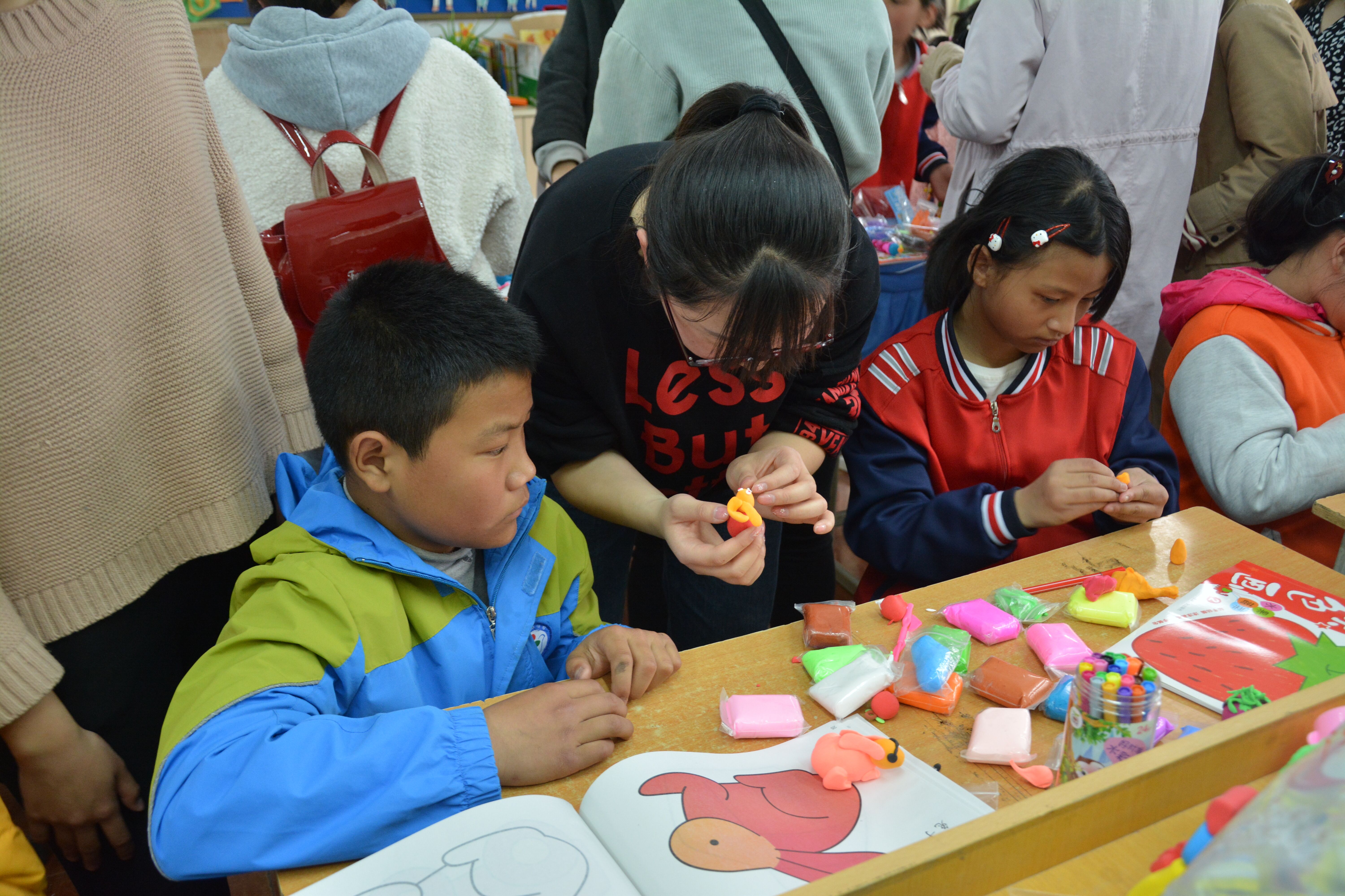 云顶yd2223线路检测开展第二届“心手相牵—特别的爱献给特别的你” 特殊教育学校献爱心志愿服务活动