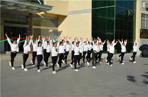 云顶yd2223线路检测举办新生广播体操比赛及班歌合唱比赛