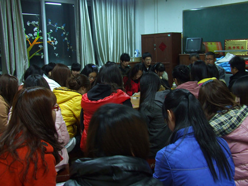云顶yd2223线路检测多途径组织员工关注学习“两会”精神