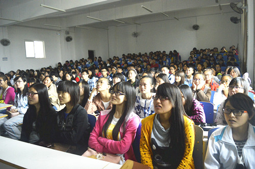 云顶yd2223线路检测开展新生安全教育活动