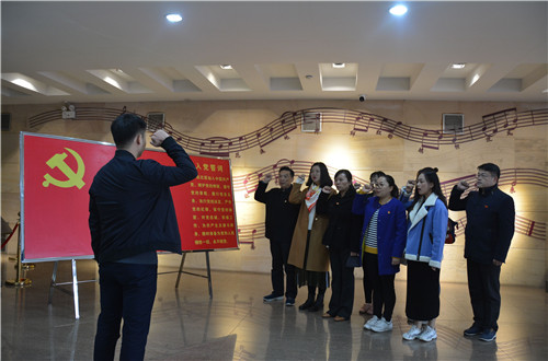 云顶yd2223线路检测教工一支部成功开展“缅怀先烈，不忘初心，弘扬大别山精神”主题党日活动