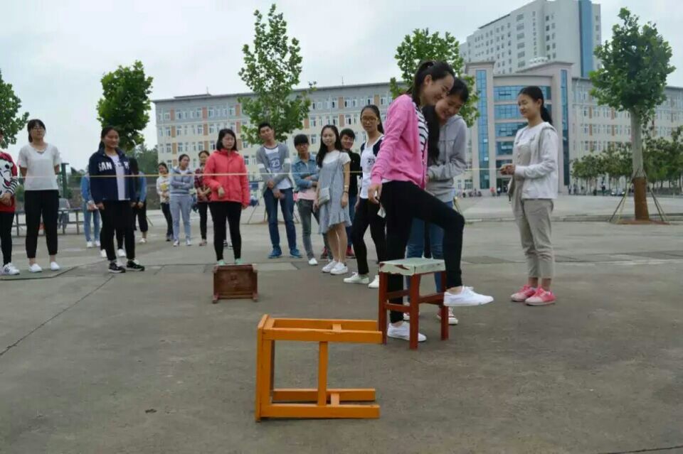 云顶yd2223线路检测积极开展趣味心理活动