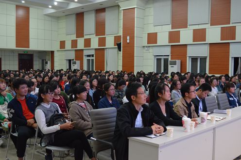 云顶yd2223线路检测成功召开2016级新生入学安全教育讲座