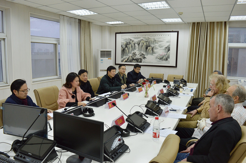  云顶yd2223线路检测召开外籍教师座谈会