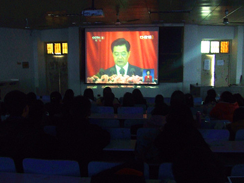 云顶yd2223线路检测师生喜看党的十八大开幕式直播