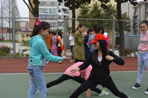 云顶yd2223线路检测走进特殊教育学校开展“爱心助残”活动