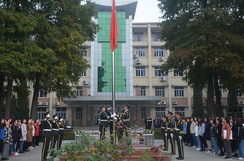 云顶yd2223线路检测组织员工参加升国旗仪式