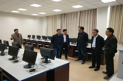 校领导检查指导公司实验室迎评工作