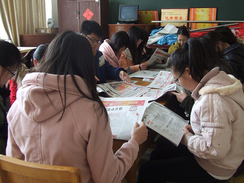 云顶yd2223线路检测多途径组织员工关注学习“两会”精神