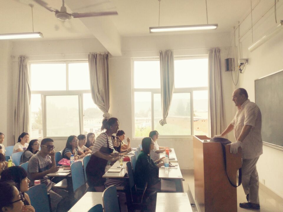 云顶yd2223线路检测员工组织系列活动庆祝第32个教师节