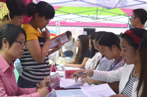 公司喜迎2014级新生