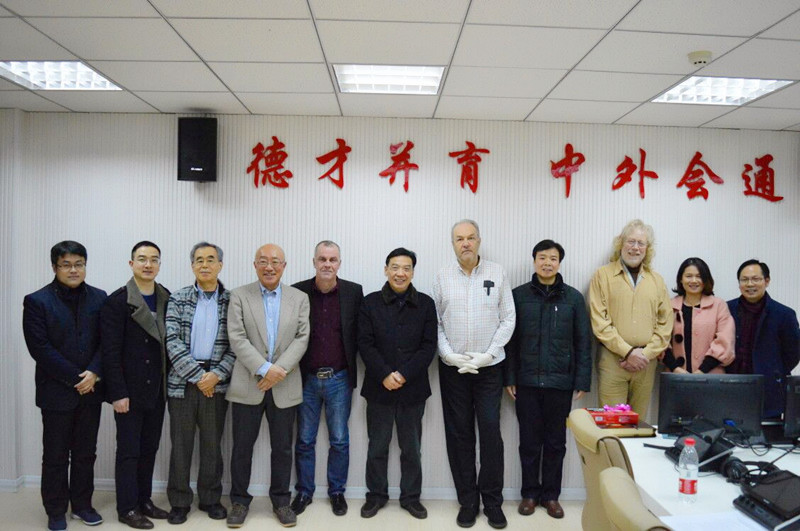  云顶yd2223线路检测召开外籍教师座谈会