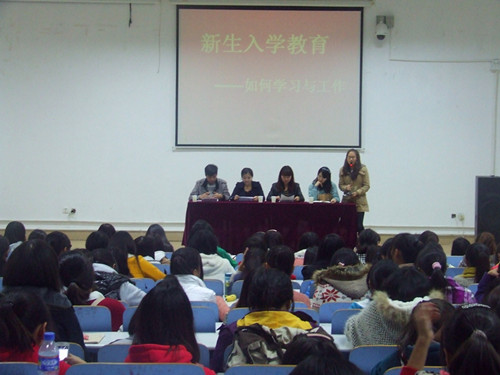 云顶yd2223线路检测成功举办新生入学教育交流会