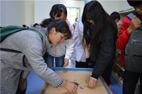 云顶yd2223线路检测组织2018级员工参观公司老员工心理健康教育中心