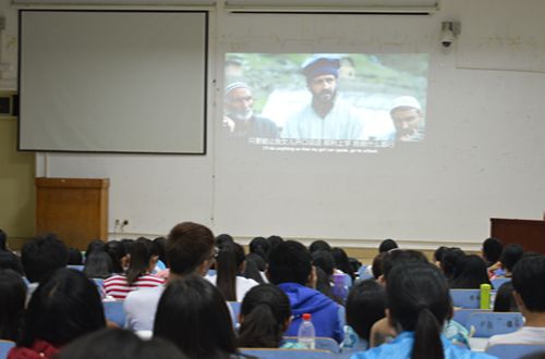 云顶yd2223线路检测积极组织学子参加老员工心理健康观影活动