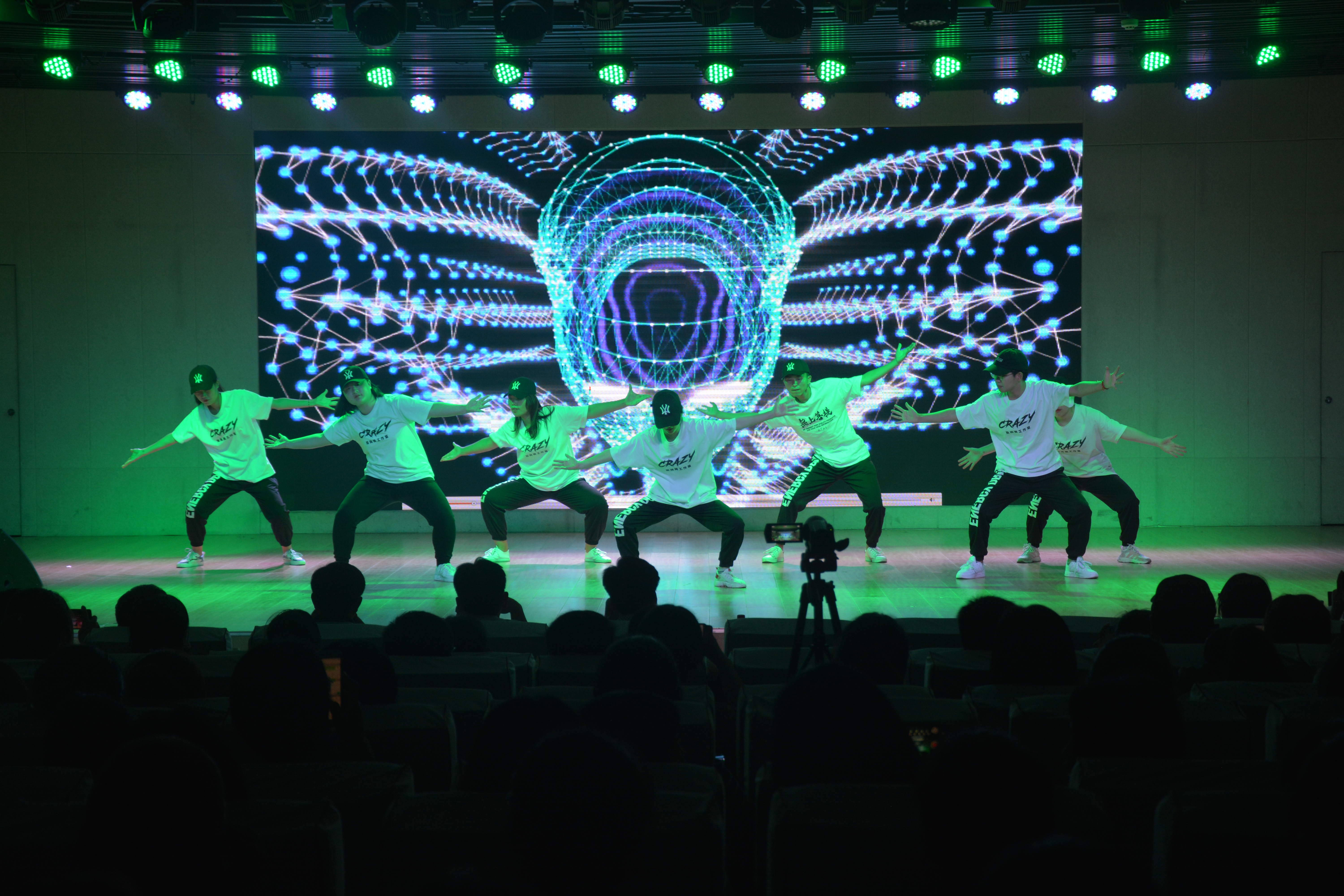 云顶yd2223线路检测成功举办2019届优秀毕业生颁奖典礼暨欢送毕业生晚会