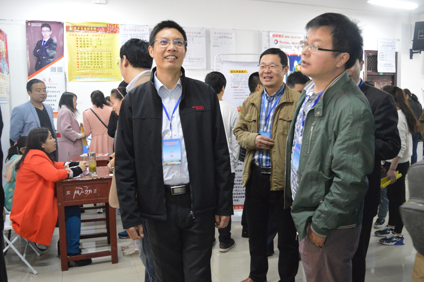 云顶yd2223线路检测组织毕业学子参与2016届毕业生双选会