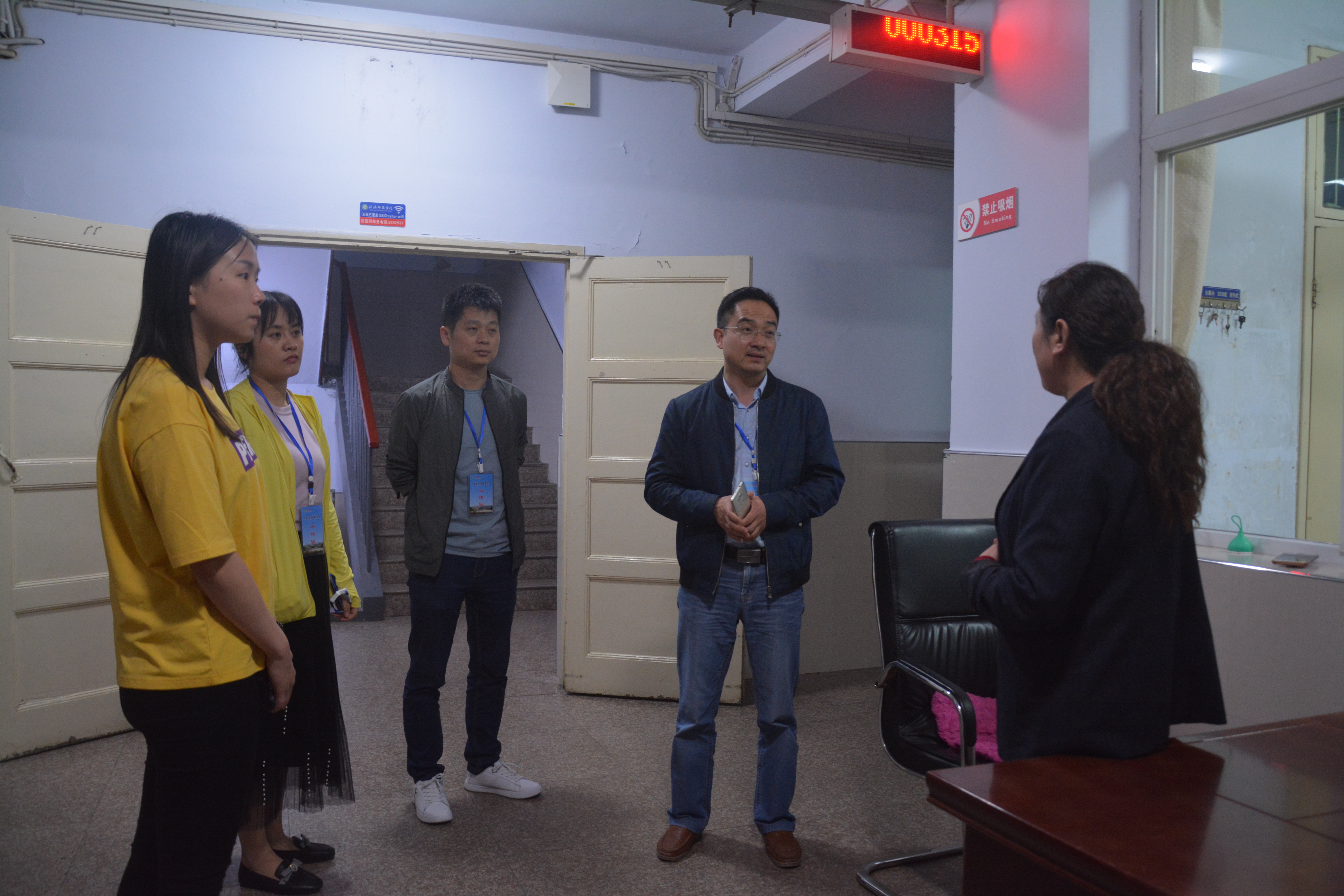 公司领导老师走访毕业生宿舍